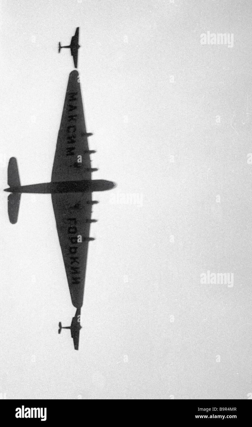 Ант-20 "Максим Горький" над красной площадью