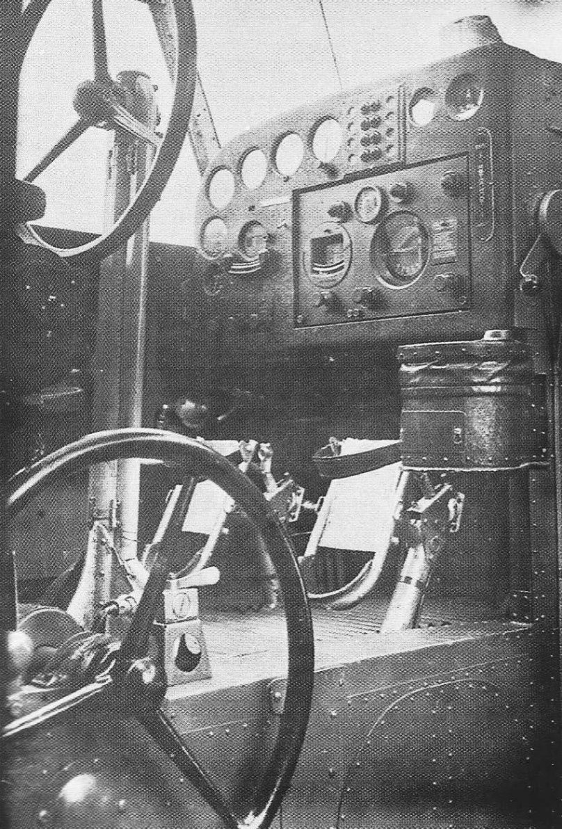 Самолет Максим Горький кабина