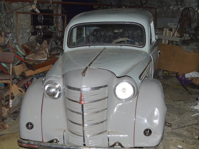 Москвич 400 моторный отсек