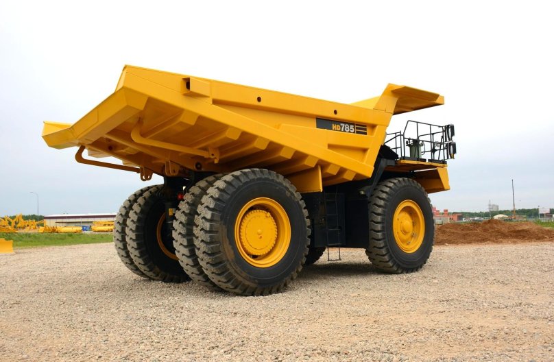 Автосамосвал Komatsu hd785