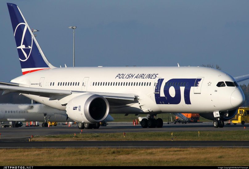 B787 8 lot