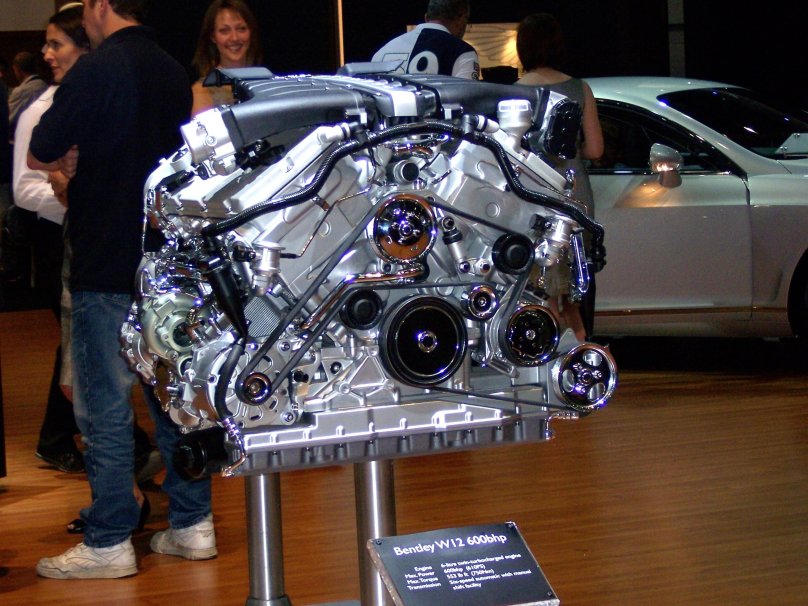 Мотор Бентли w12