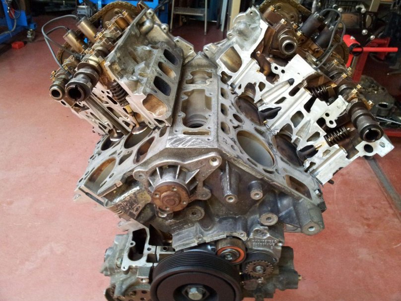 W8 двигатель Фольксваген