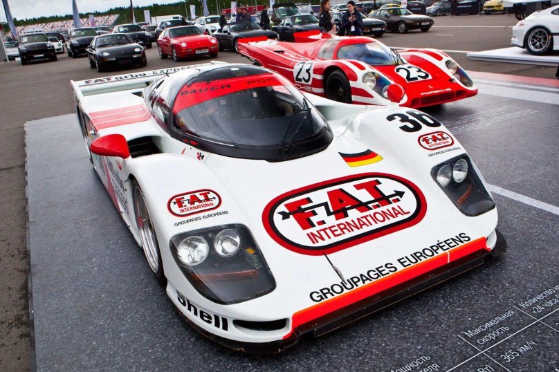 Гоночная Порше номер 6