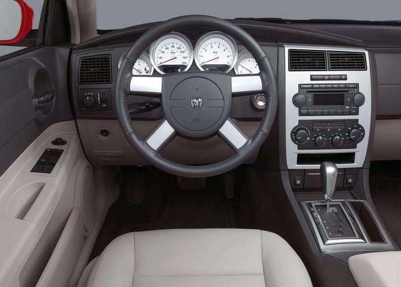 Dodge Magnum 2005 салон