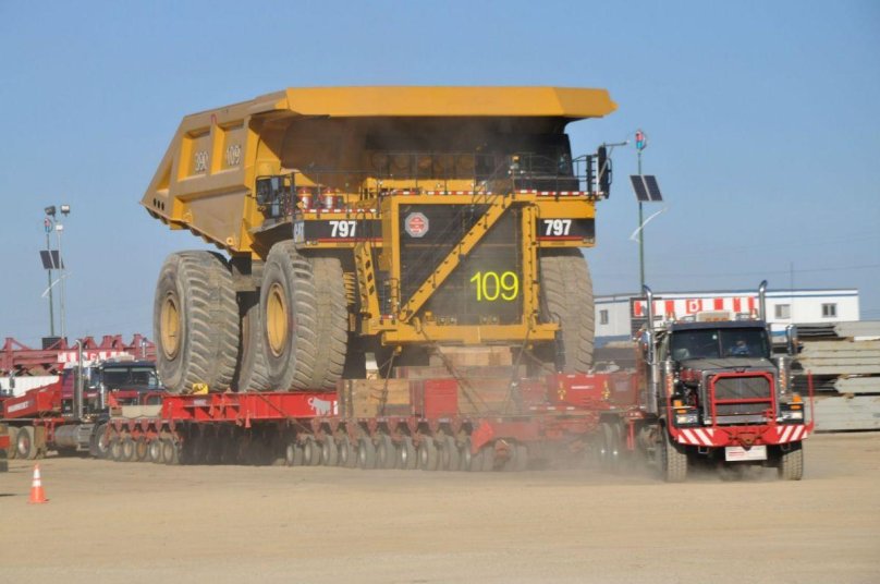Карьерный самосвал Caterpillar 797f