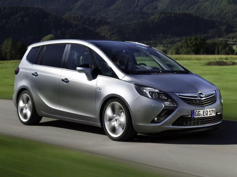 Opel Zafira компактвэны