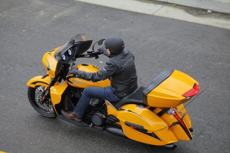 Victory мотоцикл бежевый