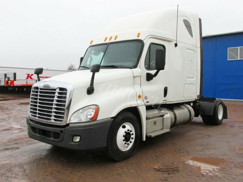 Седельный тягач Фредлайнер