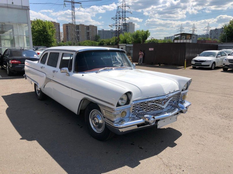 ГАЗ-13 Чайка белая