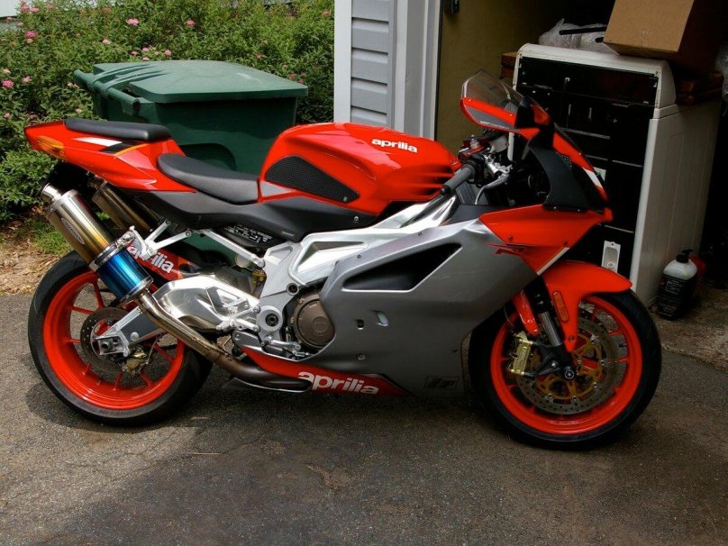 Априлия RSV 1000 Mille