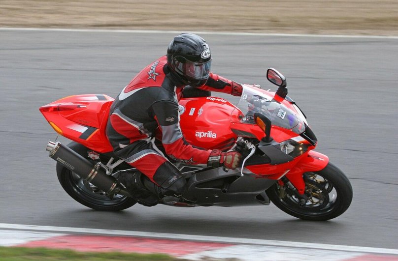 Мотоцикл Aprilia 1000