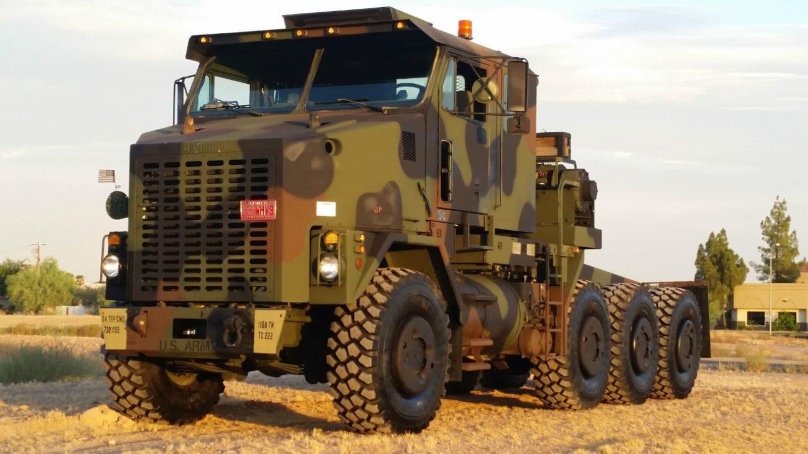 M1070 Oshkosh тягач