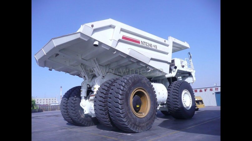 Карьерный самосвал NTE 240