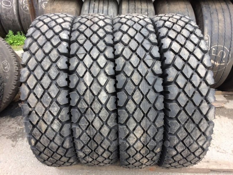 10.00 R20 forward traction 281
