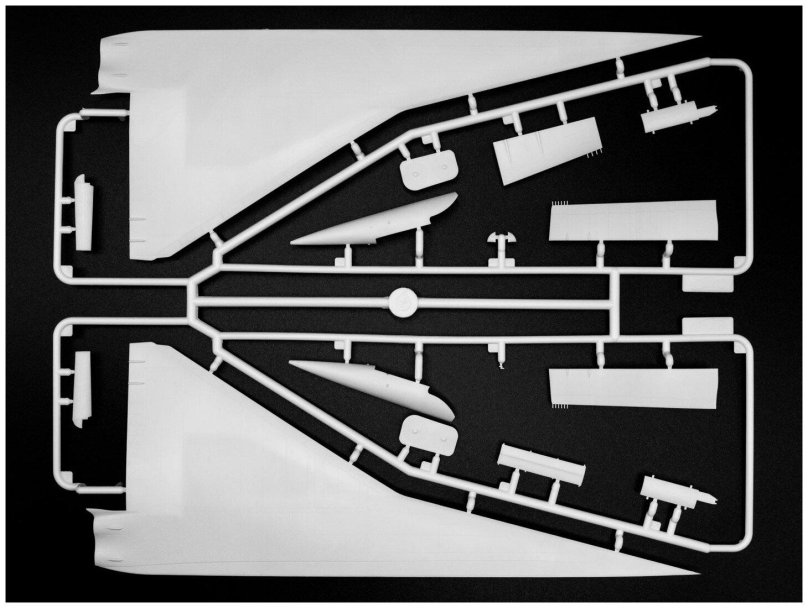14402 ICM 1/144 Советский сверхзвуковой пассажирский самолет Tupolev-144д