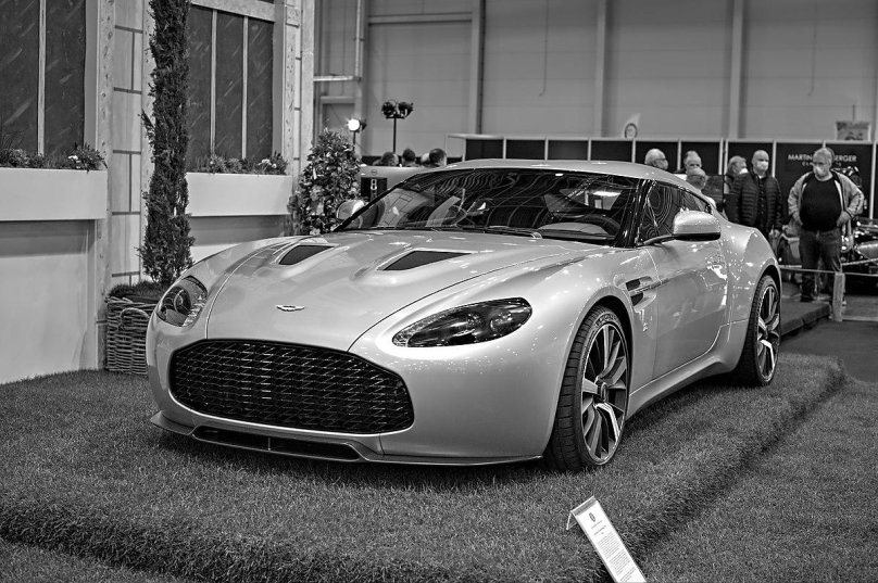 Aston Martin v12