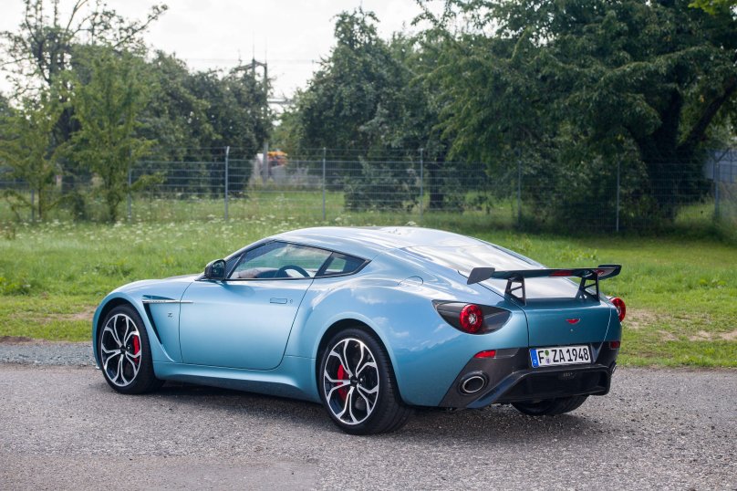 Астон Мартин v12 Zagato