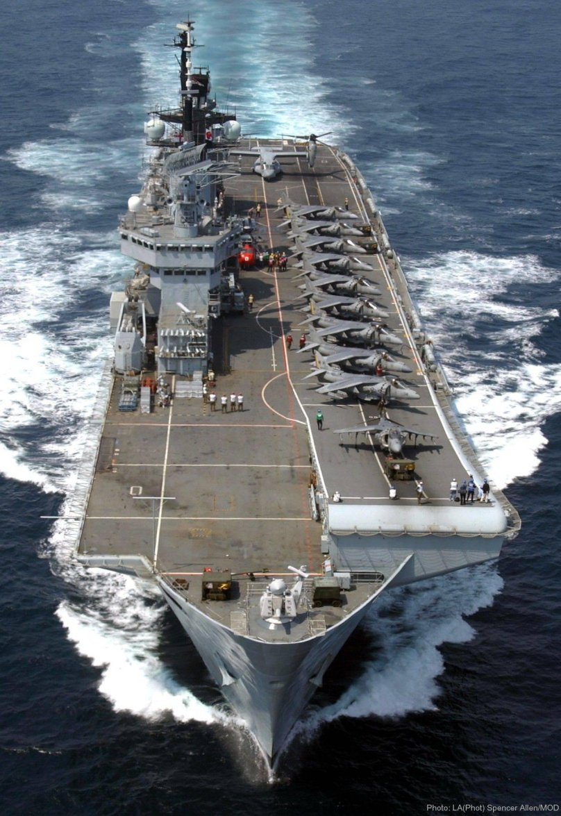 Авианосец Илластриес