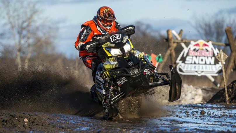 Snowmobile Red bull