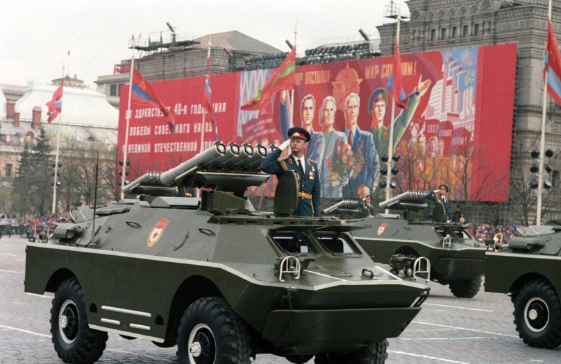 БРДМ 2 на параде