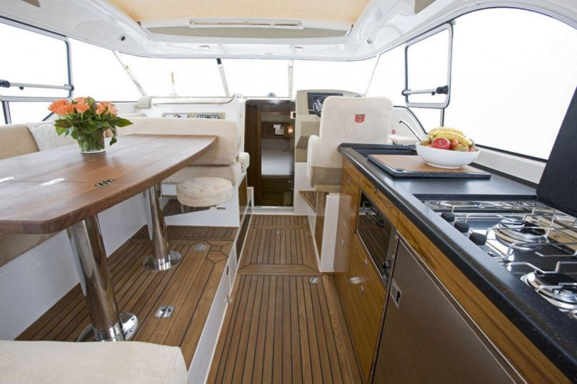 Катер Marex 330