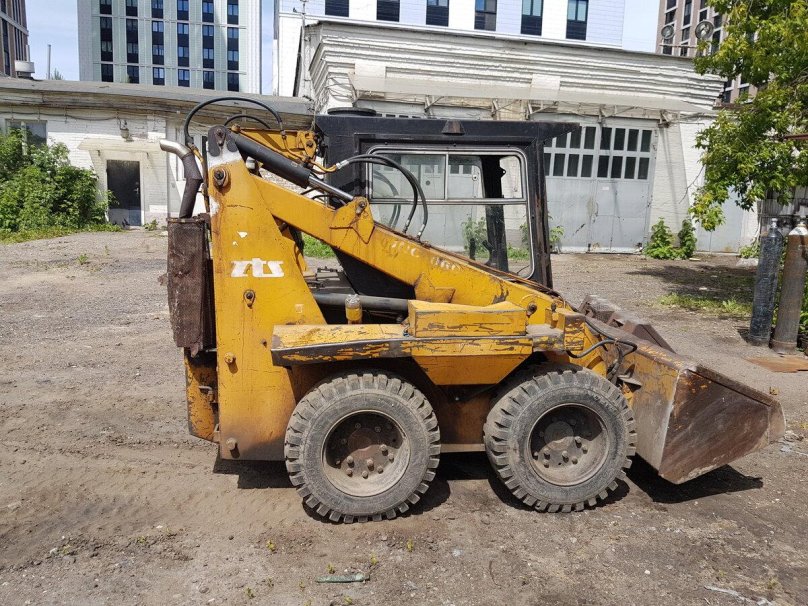 Погрузчик фронтальный UNC 060