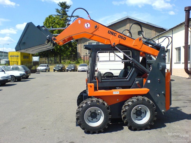 Погрузчик UNC 060