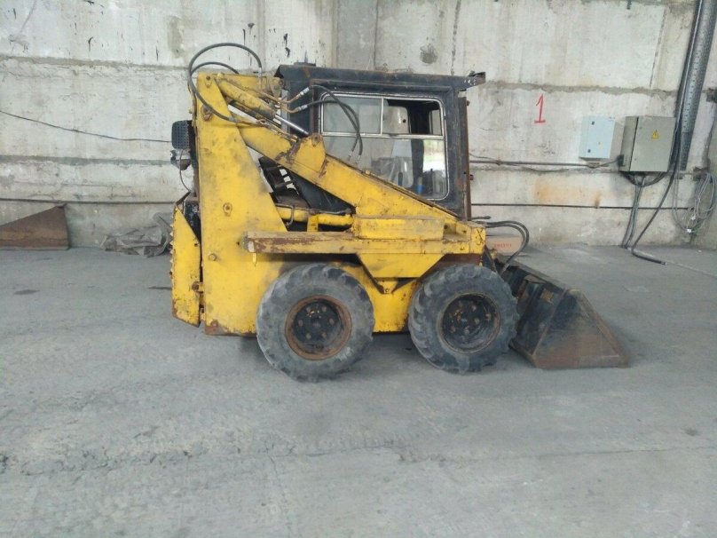 Погрузчик фронтальный UNC 060