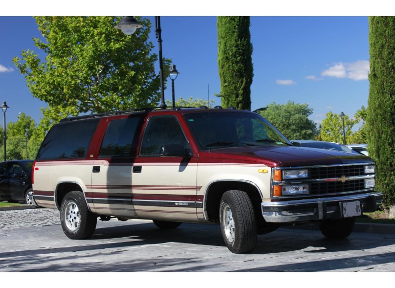 Chevrolet Suburban 400