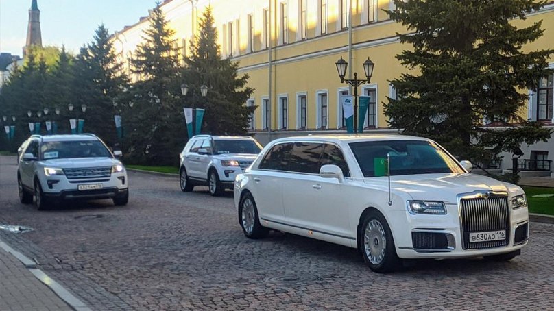 Лимузин президента Путина Аурус