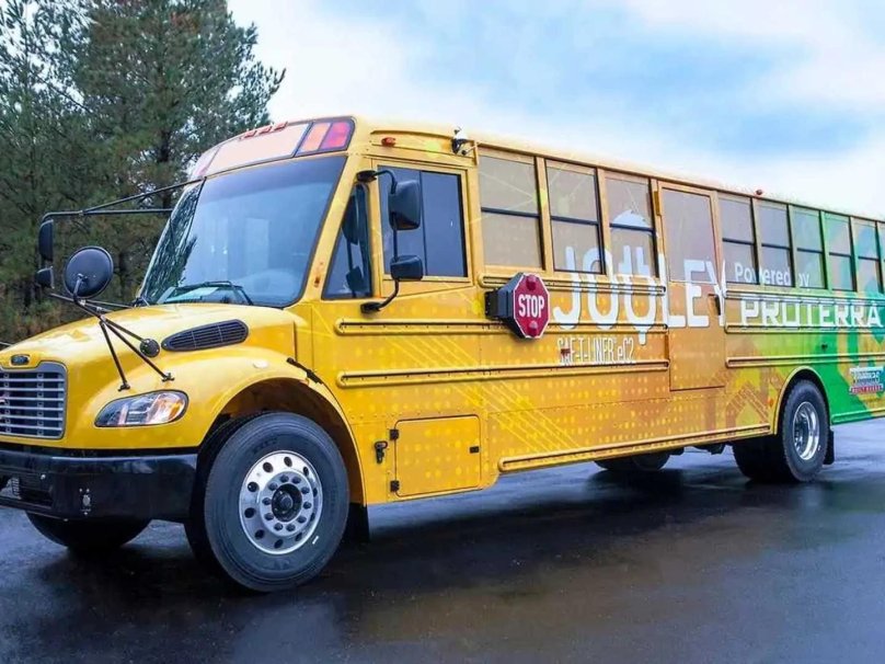 Томас .школьный автобус