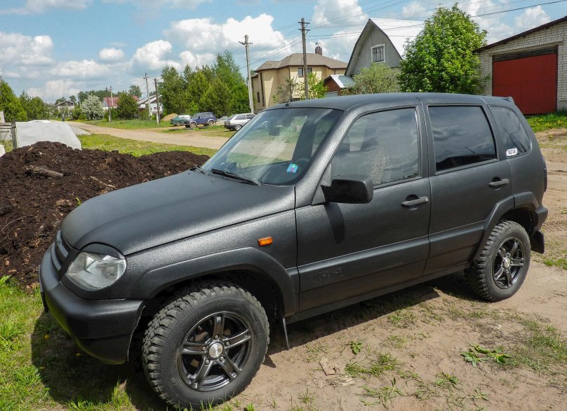 Нива Шевроле 2004 черная