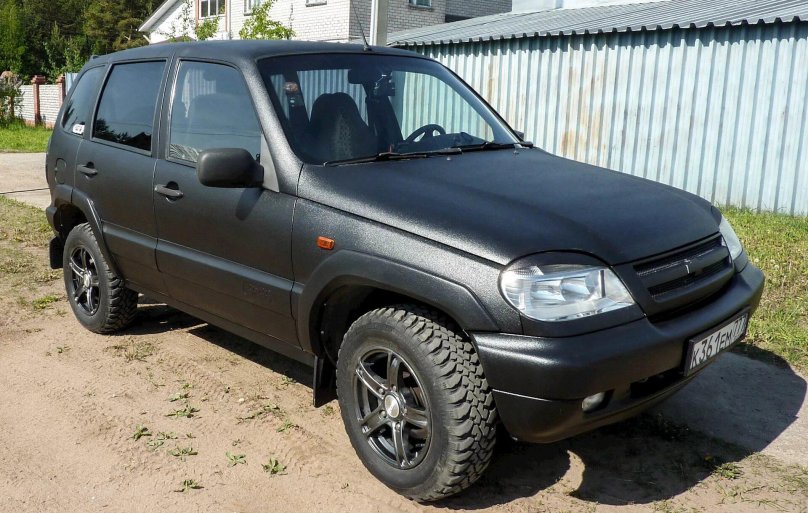 Нива Шевроле черный Раптор