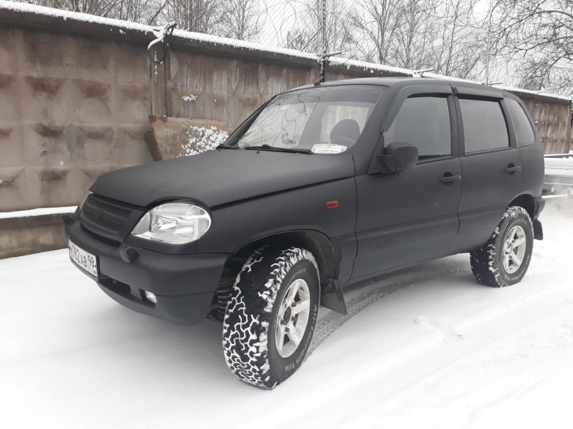 Нива Шевроле черный Раптор
