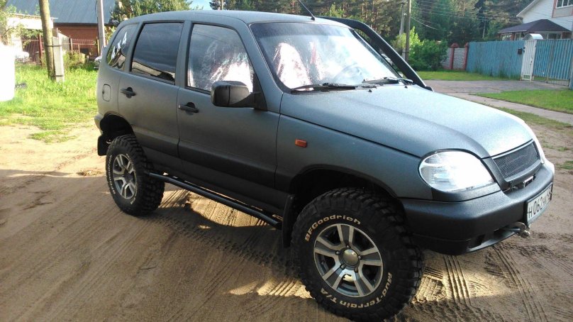 Нива Шевроле серый Раптор