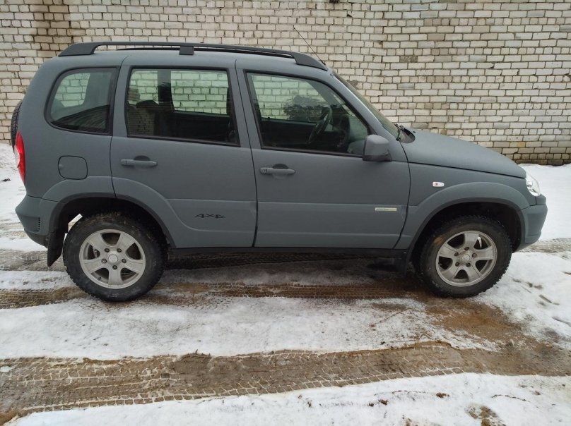 Шеви Нива серый Раптор