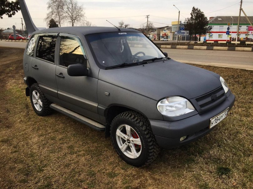 Нива Шевроле белый Раптор