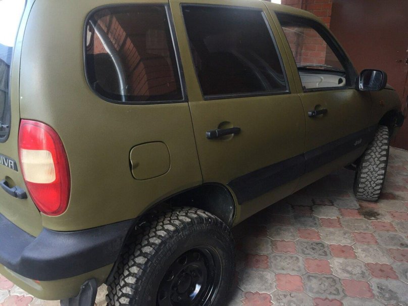 Шеви Нива черный Раптор