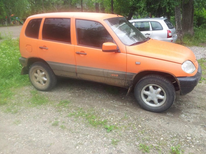 Нива Шевроле Раптор оранжевый