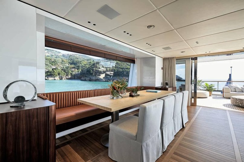 Яхта Benetti Oasis 40m план палуб