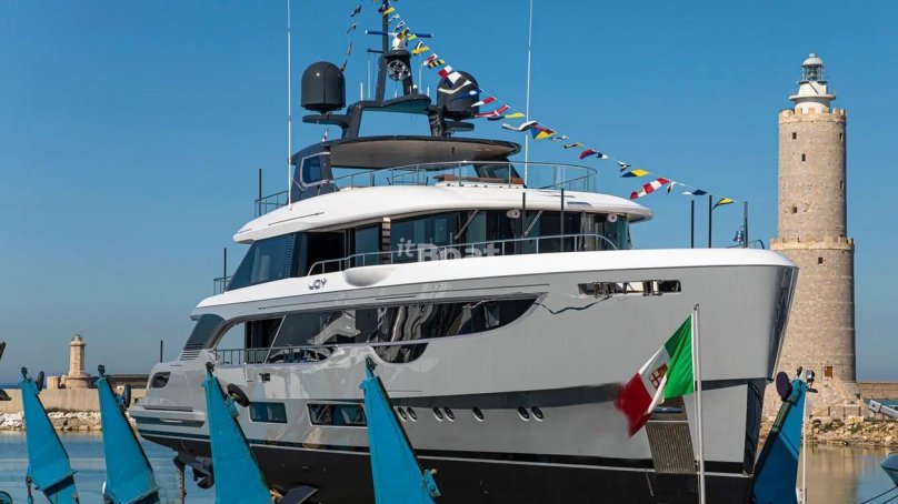 Бенетти 40 m Yacht