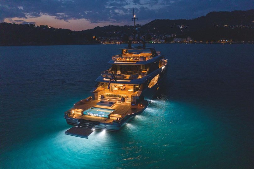 Бенетти 40 m Yacht