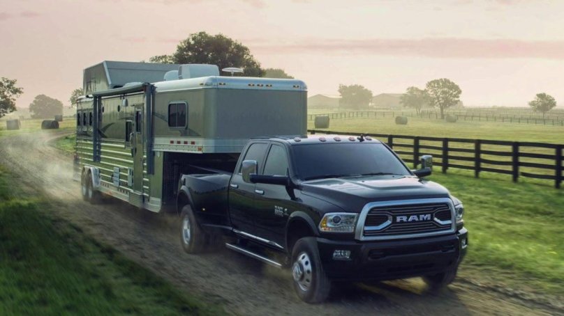Dodge Ram 3500 тягач