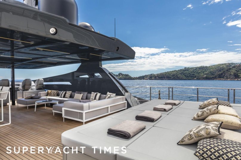 Ferretti Yachts Pershing 140