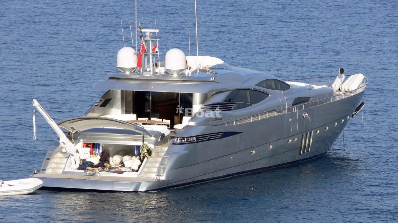 Яхта моторная першинг115