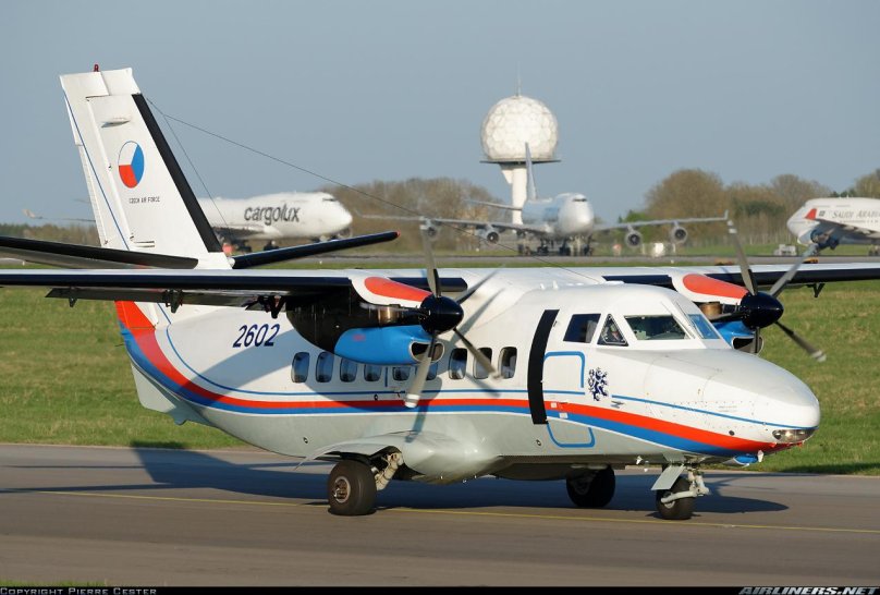 Let l-410 Turbolet самолет