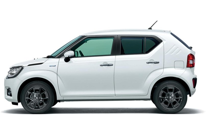 Suzuki Ignis 2023 на белом фоне