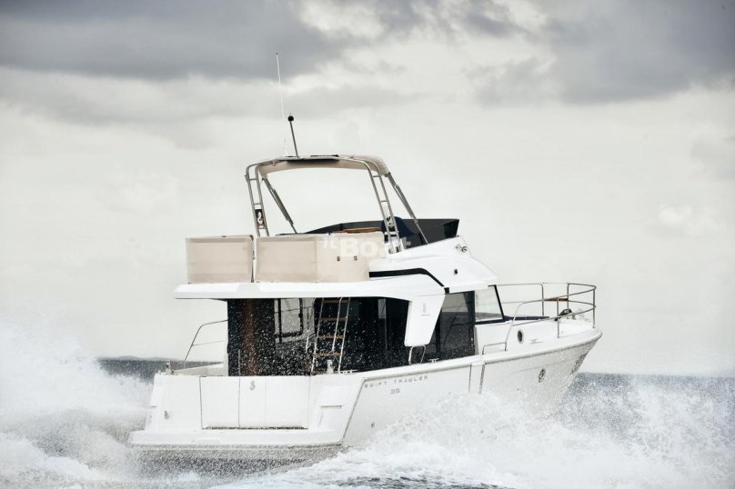 Яхта Beneteau Swift Trawler 41
