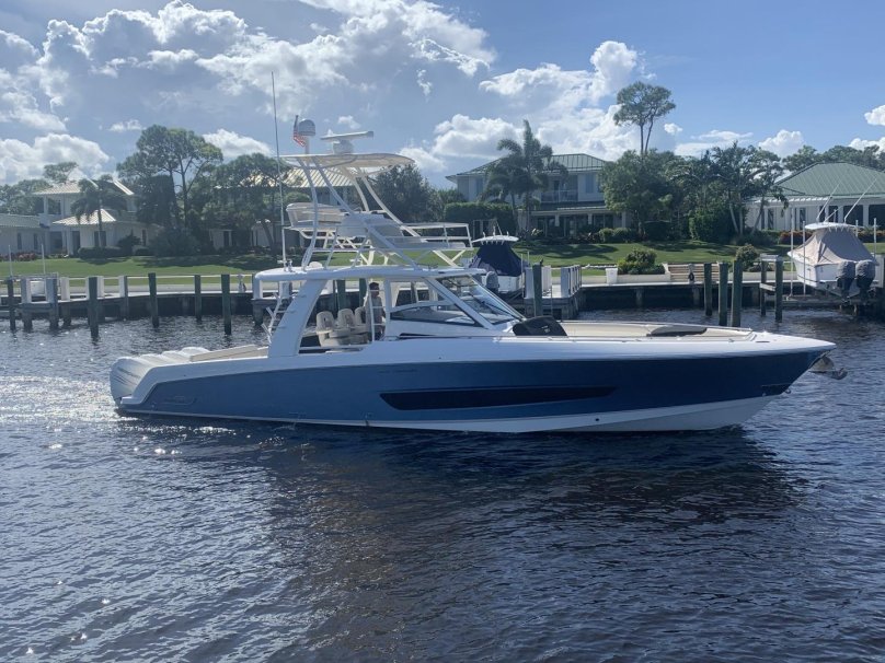 Boston Whaler 420 Outrage 2023